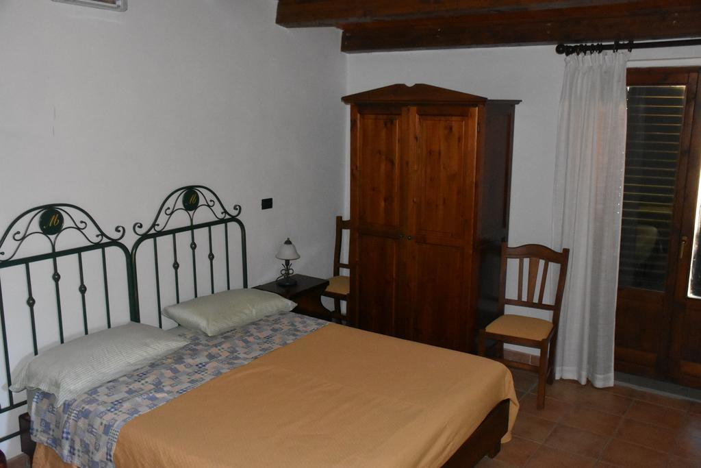 Azienda Agrituristica Biologica Il Querceto Santa Severina Eksteriør bilde